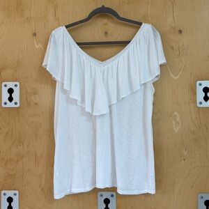 Velvet by Graham & Spencer White Ruffle T-shirt
Pit to put is 21”
Length is 26”